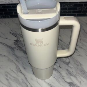 Stanley Off-White 30oz Travel Mug with Handle